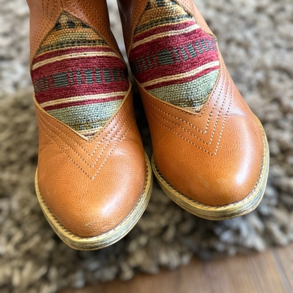 SBICCA Tan Leather Ankle Boots with Patterned Fabric Size 7 Women - Picture 2 of 13